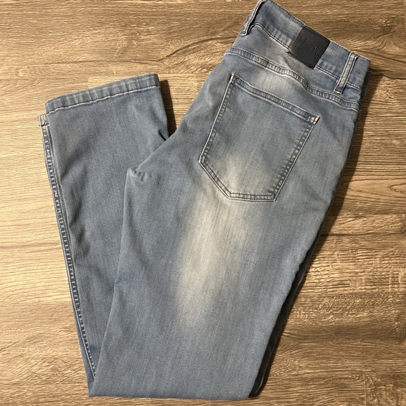 Mugsy Piers Straight Leg Light Wash Blue Jeans 4 Way Stretch, Size 34x32 (34x31) - Picture 2 of 16